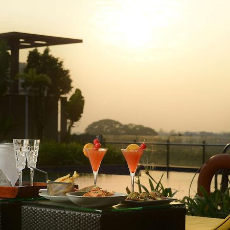 Radisson Blu Hotel Guwahati Buitenkant foto