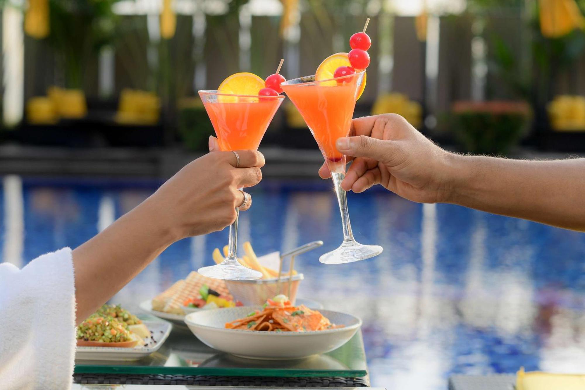 Radisson Blu Hotel Guwahati Buitenkant foto A couple toasting with cocktails