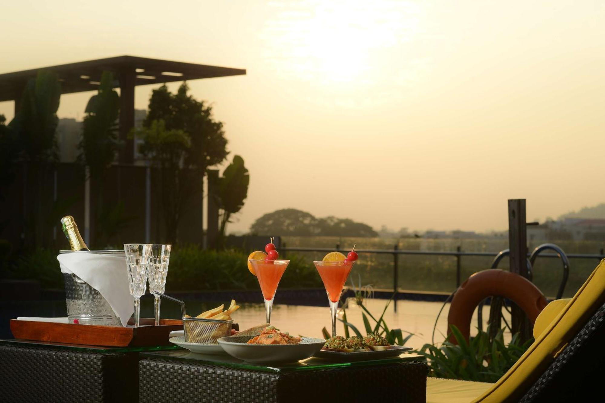 Radisson Blu Hotel Guwahati Buitenkant foto